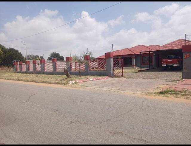 3 BEDROOM HOUSE FOR SALE IN EIKE PARK